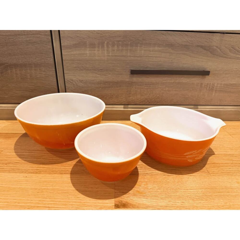 set of 3 orange pyrex bowls / serving dish